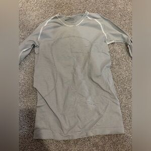 Black and white lulu long sleeve size 6